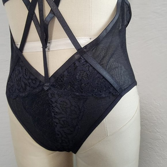 TUTTI ROUGETTE Lace Strappy Cutout Bodysuit - Picture 7 of 9